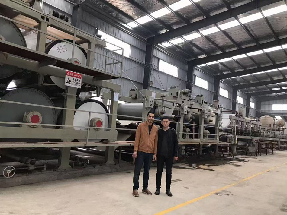 Algerian customer visited Huaixi Machinery to evaluate a large-scale recycled leather production line solution